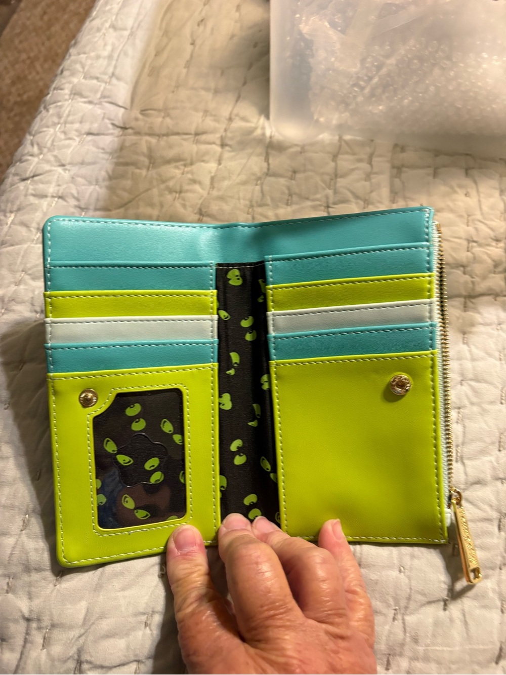 Loungefly Scooby-Doo Zip Wallet - Lime & Aqua with Orange Flower - Picture 4 of 6